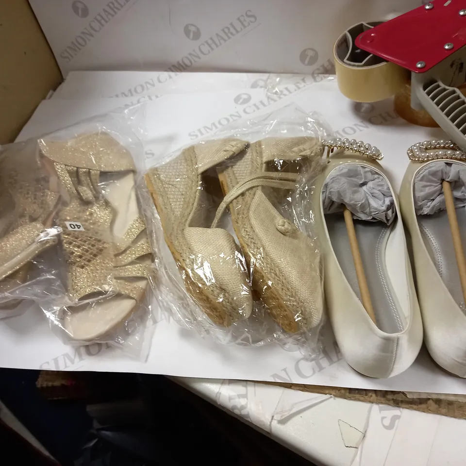 LOT OF 3 GLITTERY GOLD FLATS SIZE 4-7