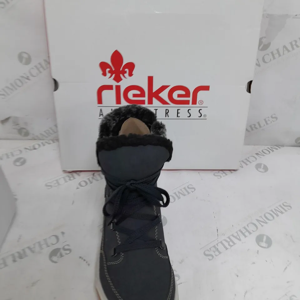BOXED PAIR OF RIEKER WARM HIKING BOOTS IN NAVY UK SIZE 6.5