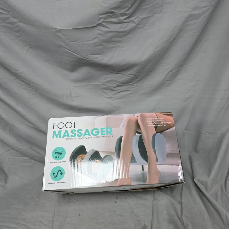 FOOT MASSAGER – DEEP TISSUE KNEADING SHIATSU FOOT MASSAGER (BOXED)