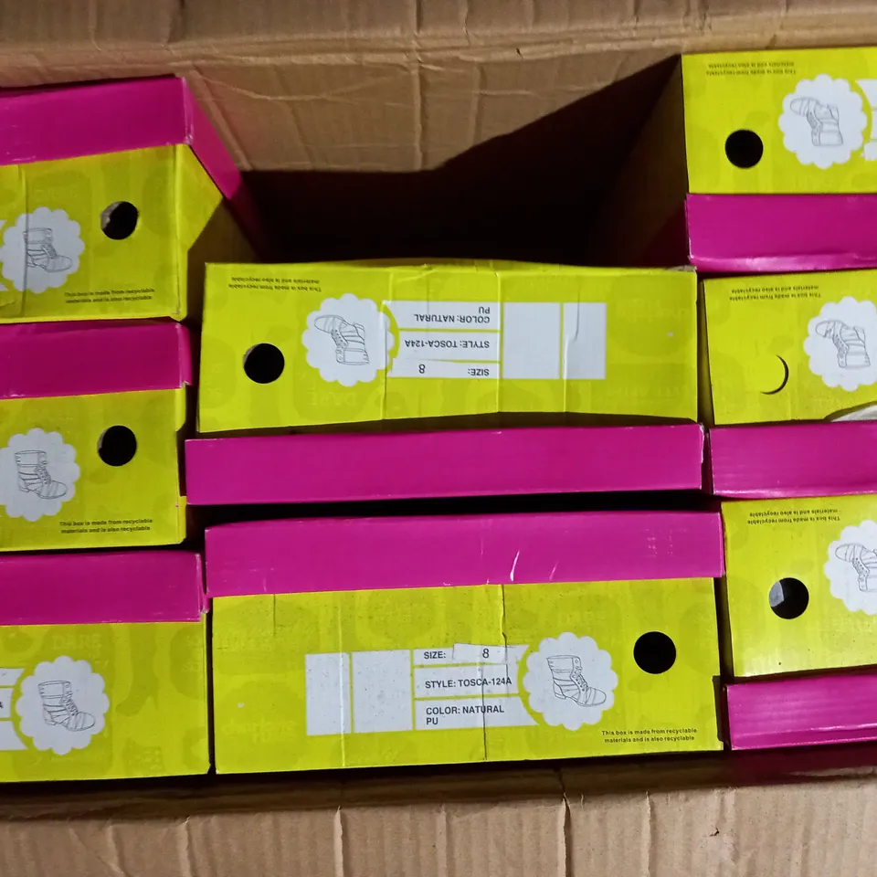 APPROXIMATELY 8 BOXED PAIR OF CHARLOTTE RUSSE SHOES TOSCA-124A IN VARIOUS SIZES TO INCLUDE SIZE 8 