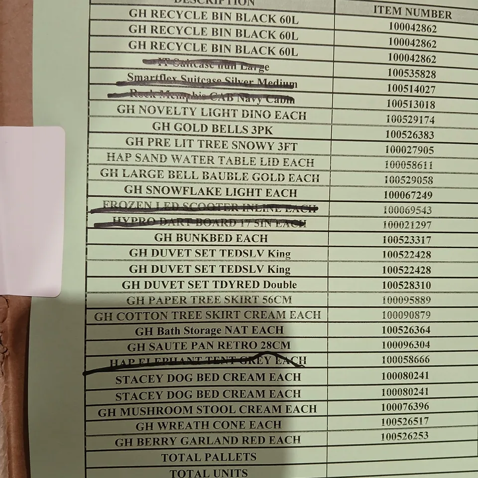 PALLET OF APPROXIMATELY 20 ASSORTED PRODUCTS TO INCLUDE; RECYCLE BIN, NOVELTY LIGHT DUO, GOLD BELLS, DUVET SET, BERRY GARLAND AND WREATH CONE