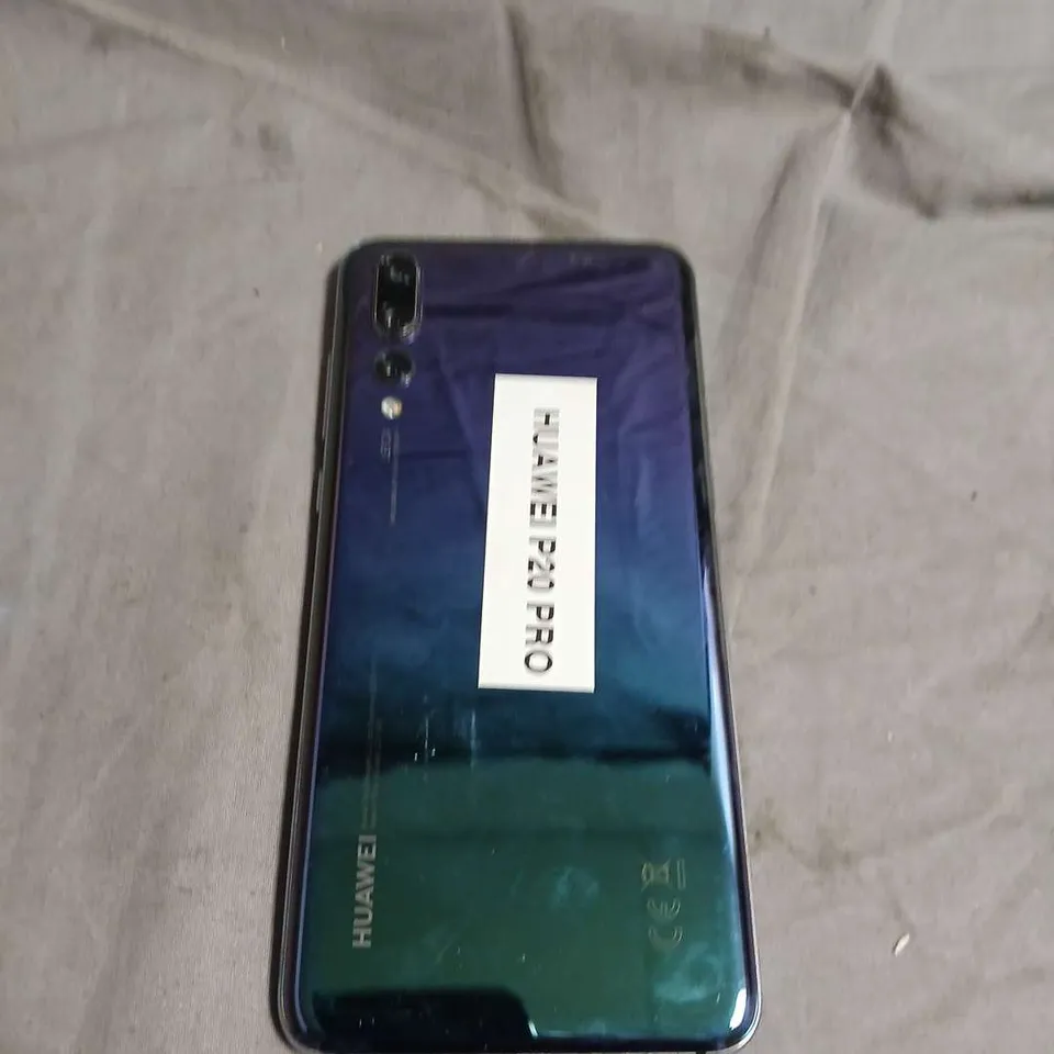 HUAWEI P20 PRO SMARTPHONE – GRADIENT BLUE/GREEN (CRACKED SCREEN.