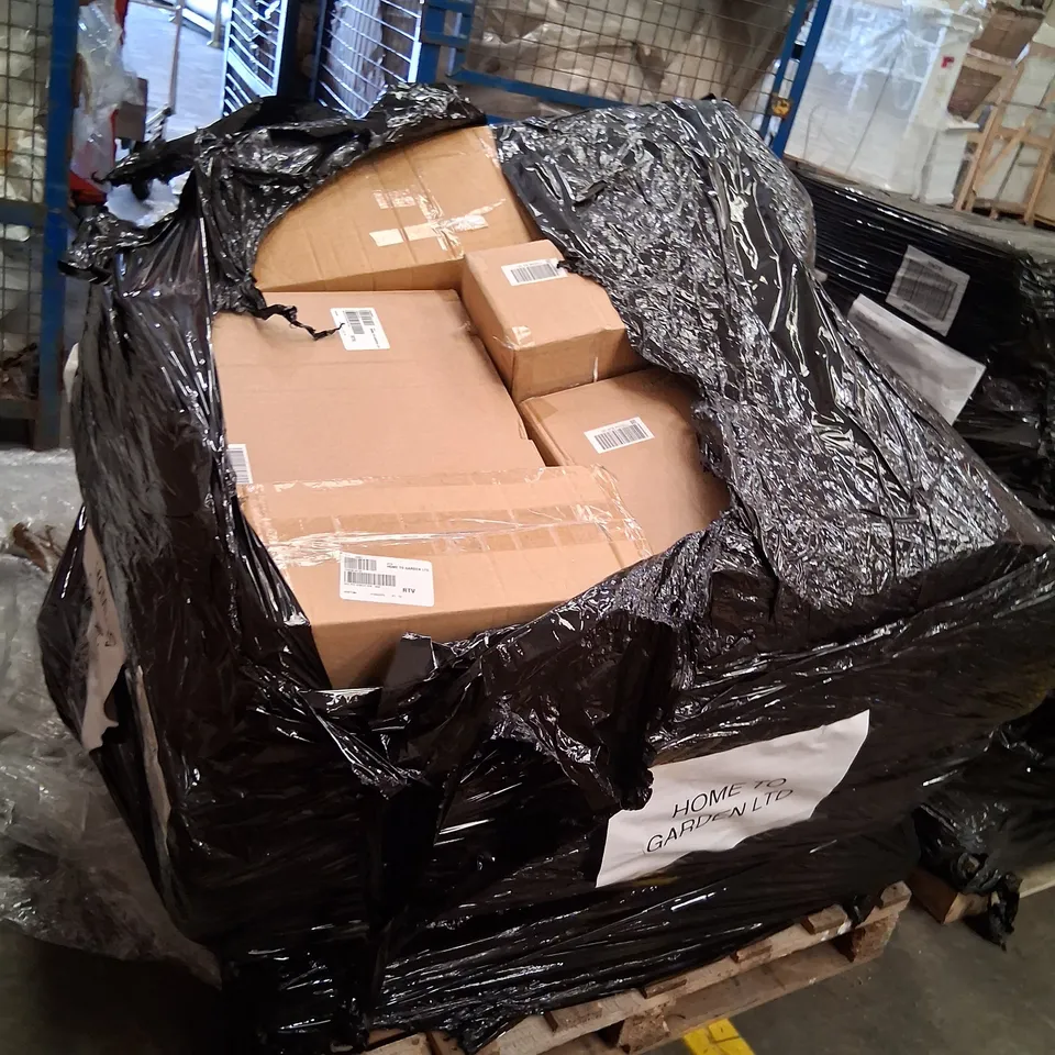 PALLET OF 33 ASSORTED GARDEN PRODUCTS TO INCLUDE; SWT OF TWO STARLIGHT STAKES, WINDCHIMES AND WALL DECOR
