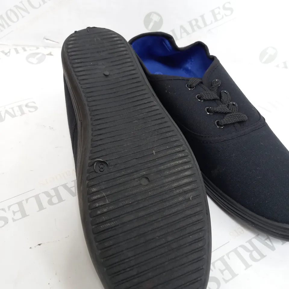 BOX OF APPROXIMATELY 8 BLACK PUMP LOW SHOES - SIZE 8