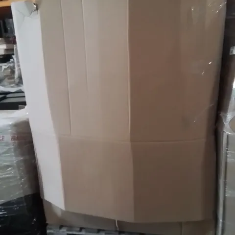 PALLET CONTAINING A LARGE QUANTITY OF DUVETS 
