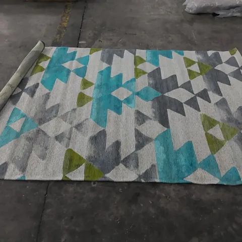 SMART HALI GEOMETRIC RUG // SIZE: 160 X 230cm