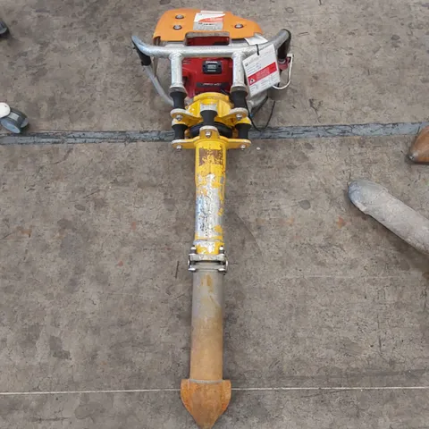 ROBEL 62.05 2 STROKE VERTICAL TAMPER - RAILWAY MAINTENANCE TOOL