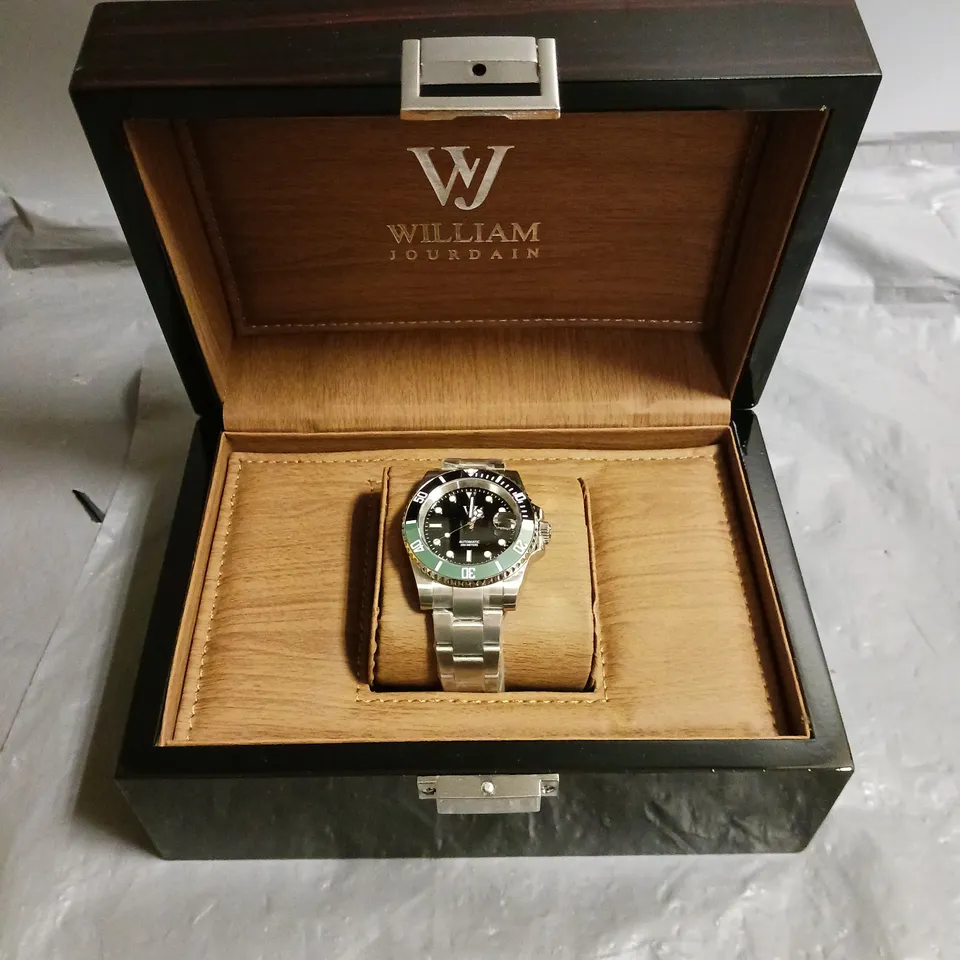 WILLIAM JOURDAN ALL STAINLESS STEEL BLACK DIAL GENTS WATCH IN PRESENTATION BOX