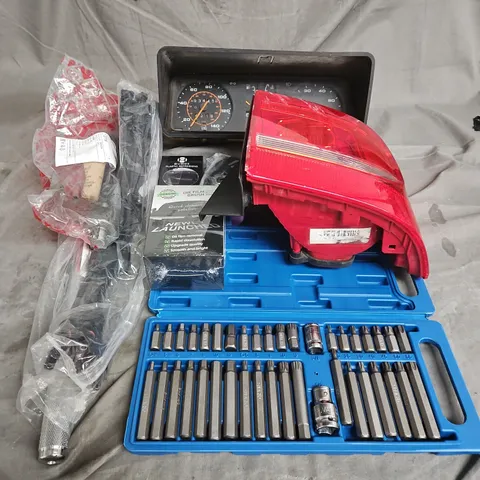 APPROXIMATELY 8 ASSORTED AUTO ITEMS TO INCLUDE INNER TIE ROD, TAIL LIGHT, KNUCKLE BAR, ETC. - COLLECTION ONLY