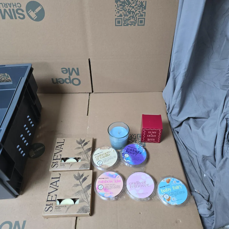 LOT OF 8 ASSORTED CANDLES TO INCLUDE: ST EVAL TEALIGHTS 