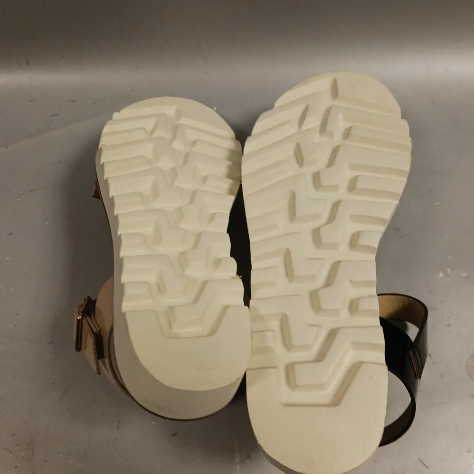 LOT OF 12 ASSORTED BOXED PAIRS OF DORCIS SANDALS - VARIOUS SIZES