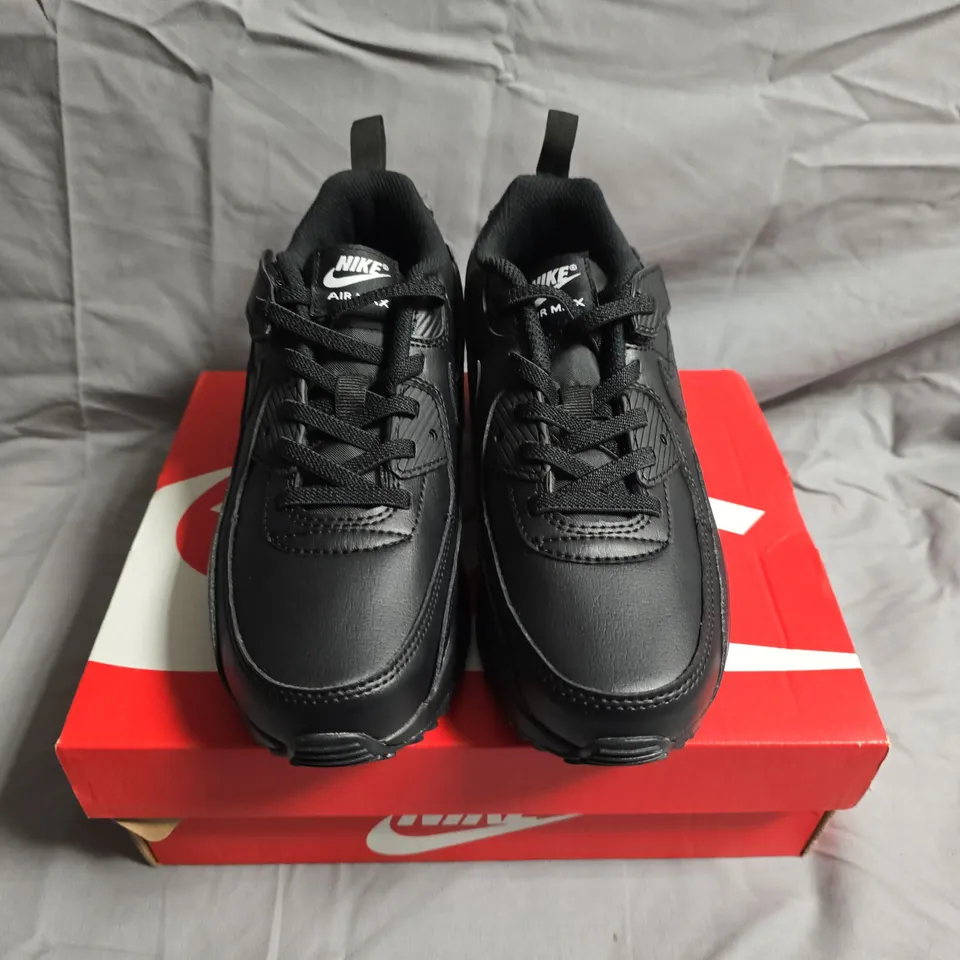 BOXED PAIR OF NIKE AIR MAX 90 EASYON TRAINERS - UK SIZE 2