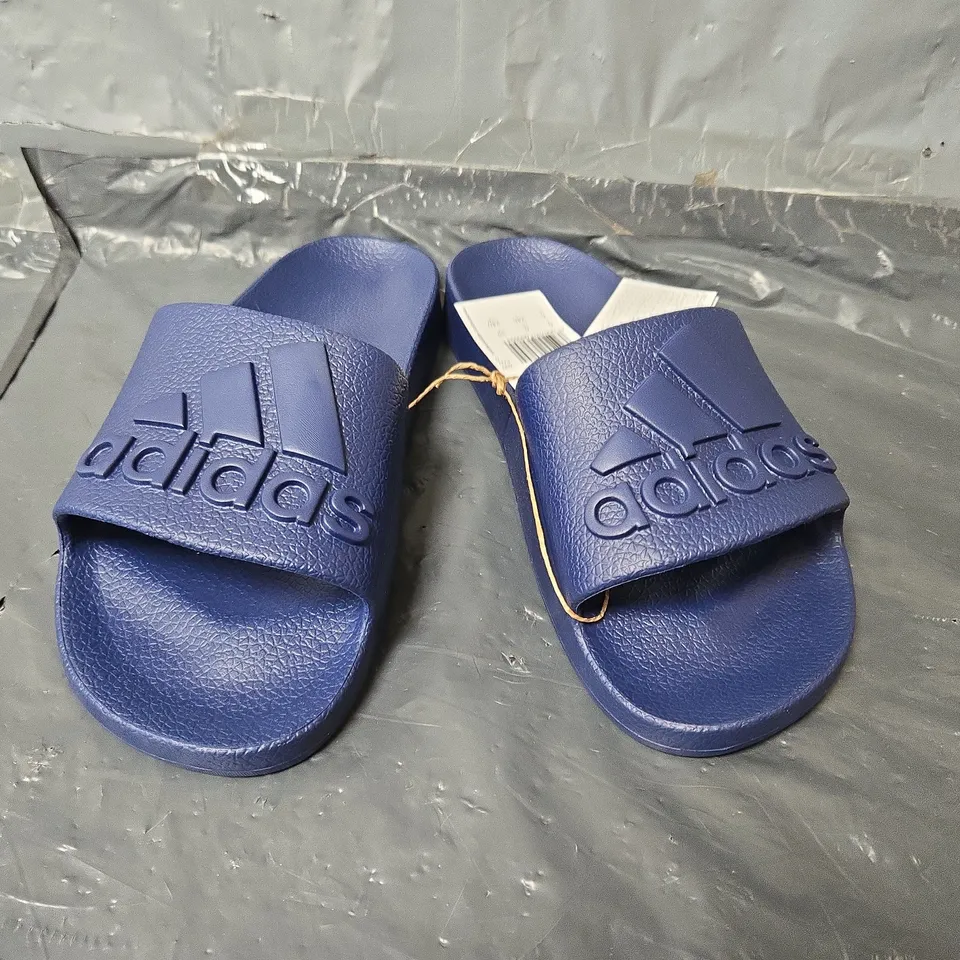 UNBOXED PAIR OF ADIDAS ADILETTE AQUA SLIDES IN NAVY - UK 6