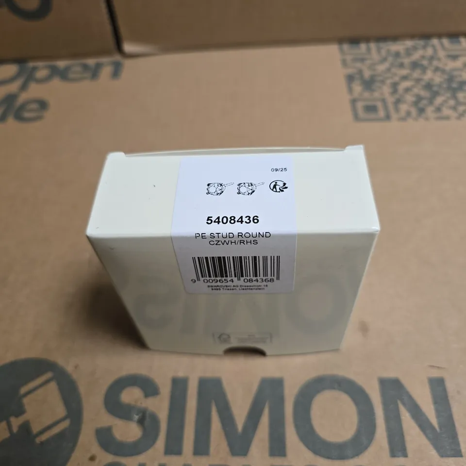 SWAROVSKI ROUND CUBIC ZIRCONIA STUD EARRINGS IN PINK JEWELLERY BOX