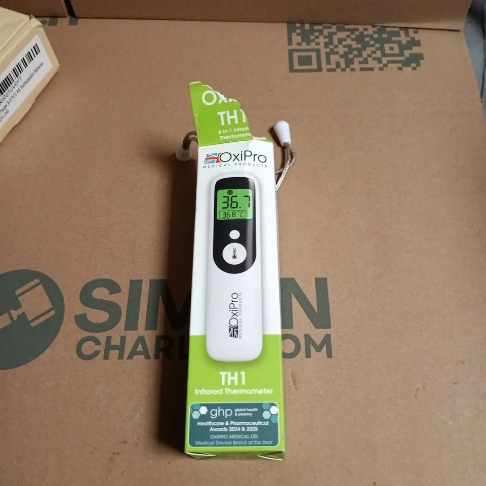 APPROXIMATELY 10 ASSORTED ELECTRICAL ITEMS INCLUDING GRANICELL BATTERY CHARGER , OXI PRO INFRARED THERMOMETRE AND CARBON MONOXIDE ALARM