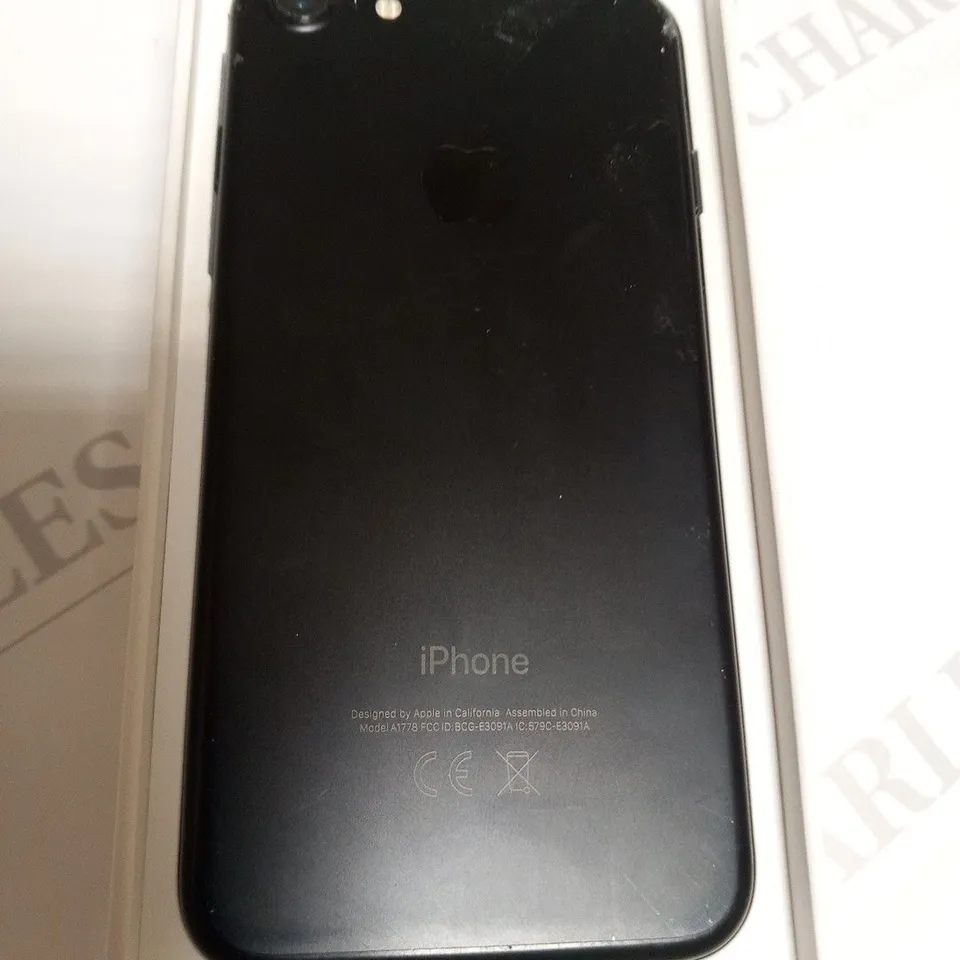 BOXED APPLE IPHONE 7 MOBILE PHONE
