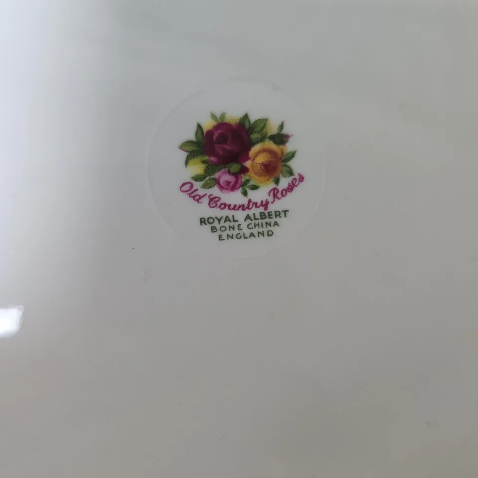 ROYAL ALBERT OLD COUNTRY ROSES PLATE – BONE CHINA, ENGLAND