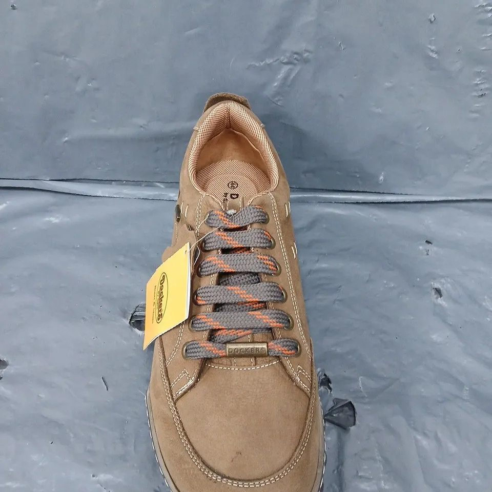 PAIR OF DOCKERS TRAINERS IN TAN - 9.5