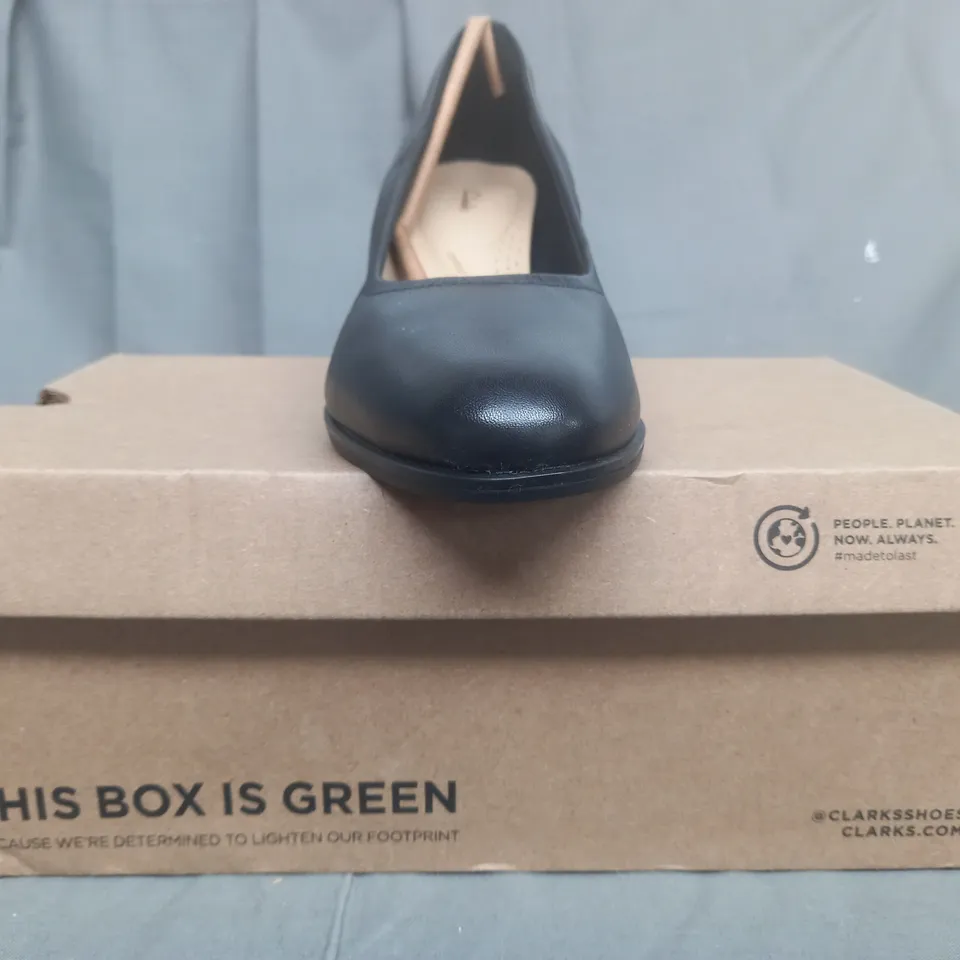 BOXED PAIR OF CLARKS HEELS IN BLACK UK SIZE 7