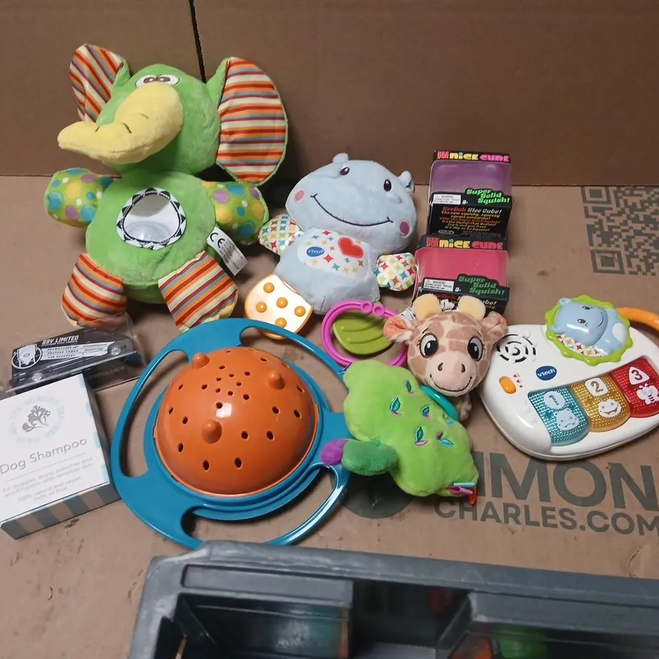 LARGE QUANTITY OF ASSORTED TOYS AND ACCESSORIES TO INCLUDE; SOFT TOYS, DOG SHAMPOO, NICE CUBES AND EYE PATCH