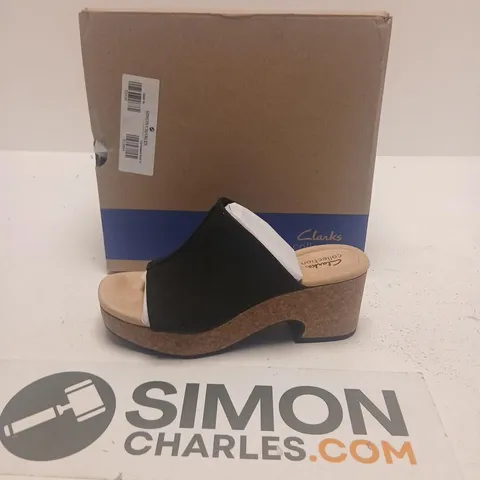CLARKS COLLECTION WOMEN'S BLACK WEDGE SANDALS – CORK PLATFORM SIZE 7.5