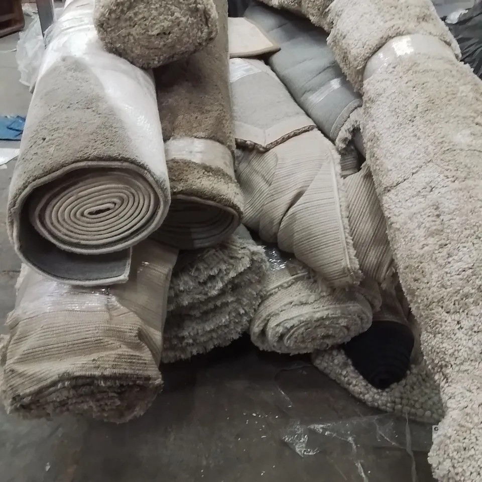 STILLAGE OF APPROXIMATELY 17 XL QUALITY DESIGNER RUGS
