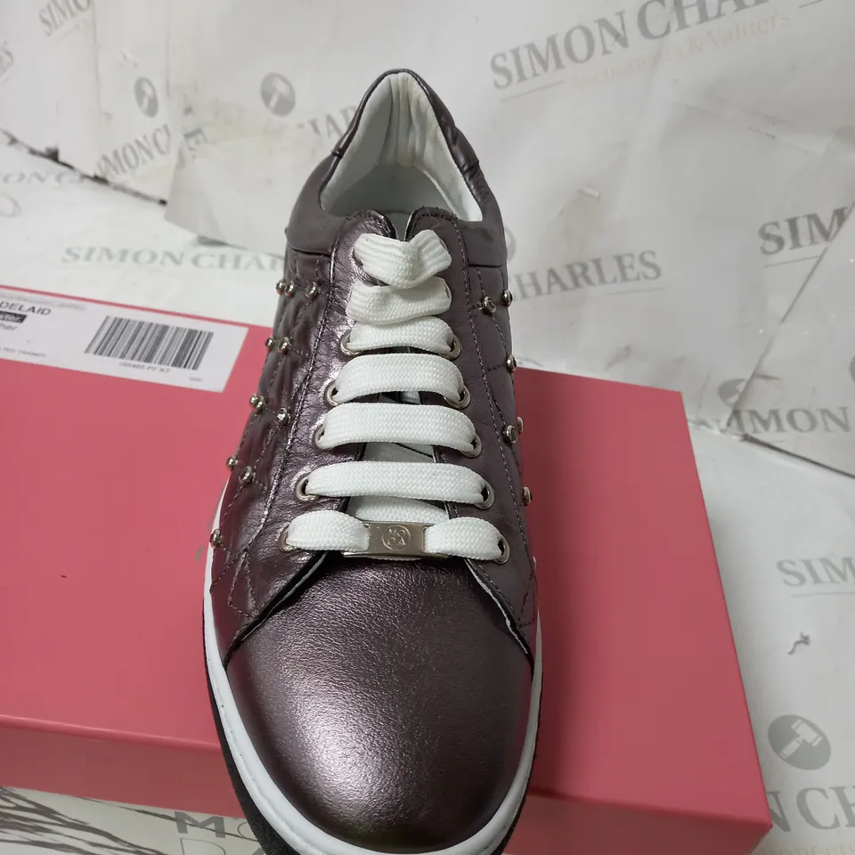 BOXED MODA SIZE 7 PEWTER  LEATHER ADELAID LACE UP QUILTED TRAINERS 