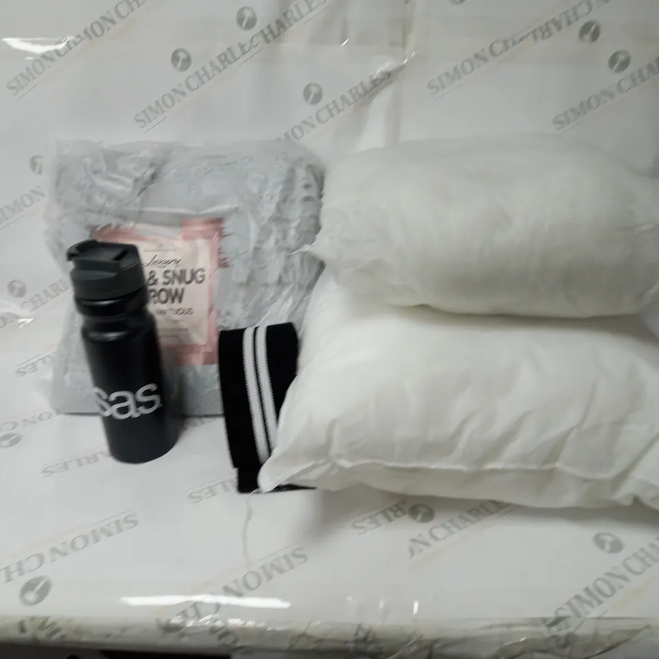 BOX OF ASSORTED HOUSEHOLD ITEMS TO INCLUDE PILLOWS, CUPS, STORAGE BAGS ETC