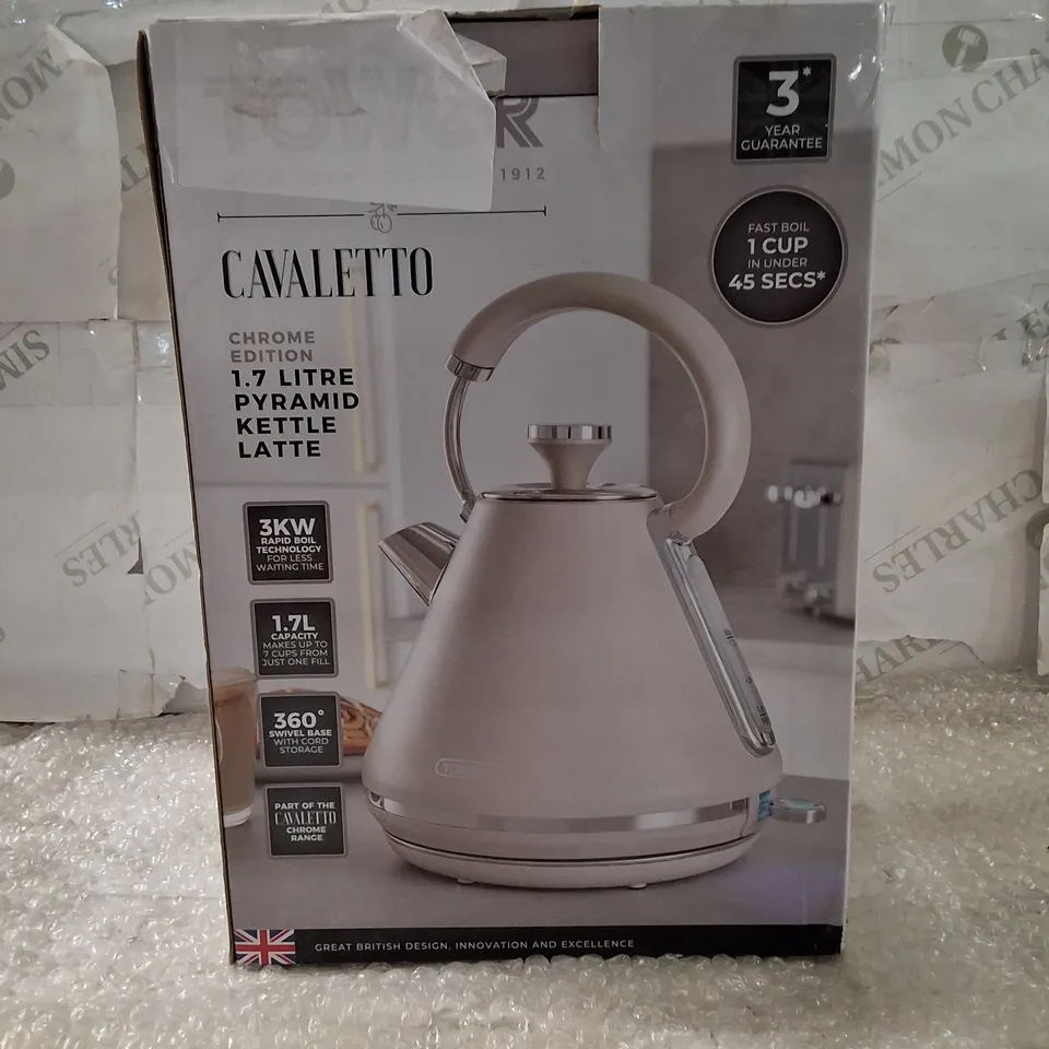 BOXED CAVALETTO CHROME EDITION 1.7 LITRE PYRAMID KETTLE LATTE