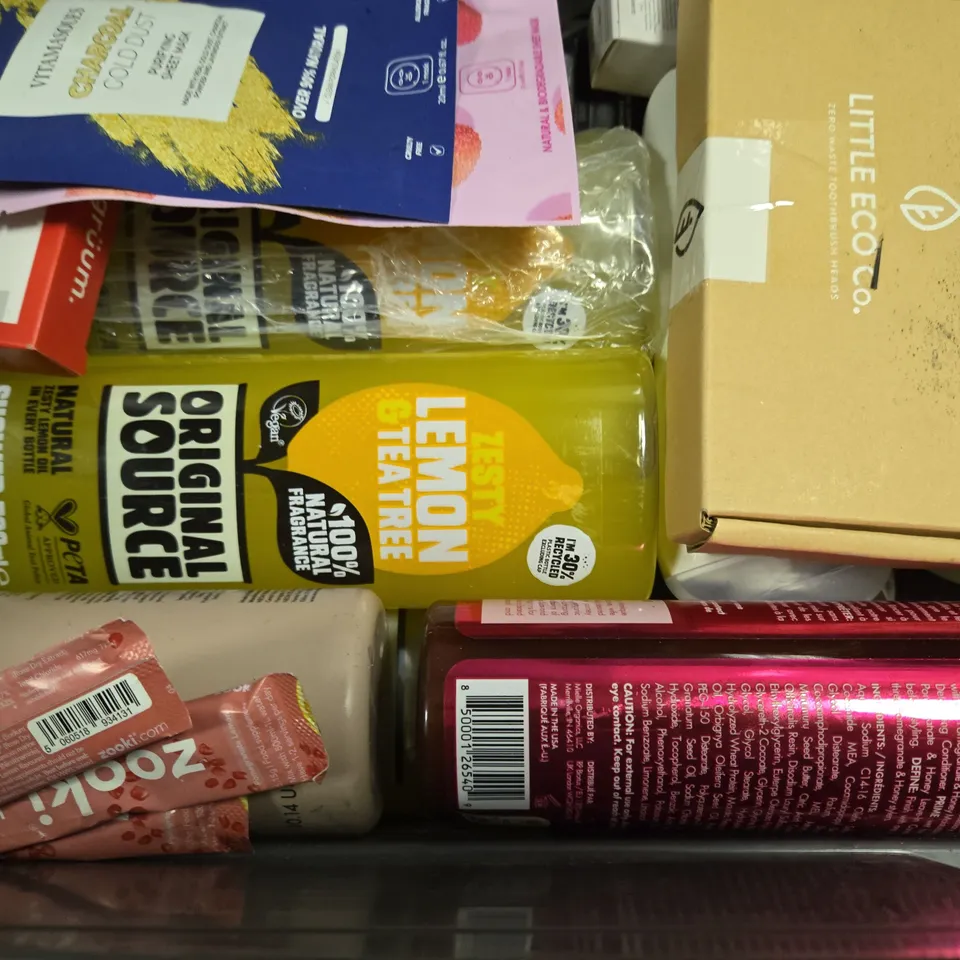 APPROXIMATELY 12 ASSORTED HEALTH & BEAUTY ITEMS TO INCLUDE -PANTENE CONDITIONER , CETAPHIL MOISTURISING LOTION , ZESTY LEMON & TEA TREE SHOWER GEL ETC