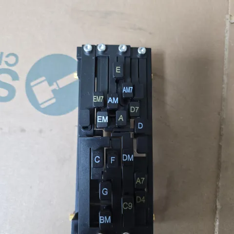 GUITAR BUDDY HELPS TO LEARN CHORDS 