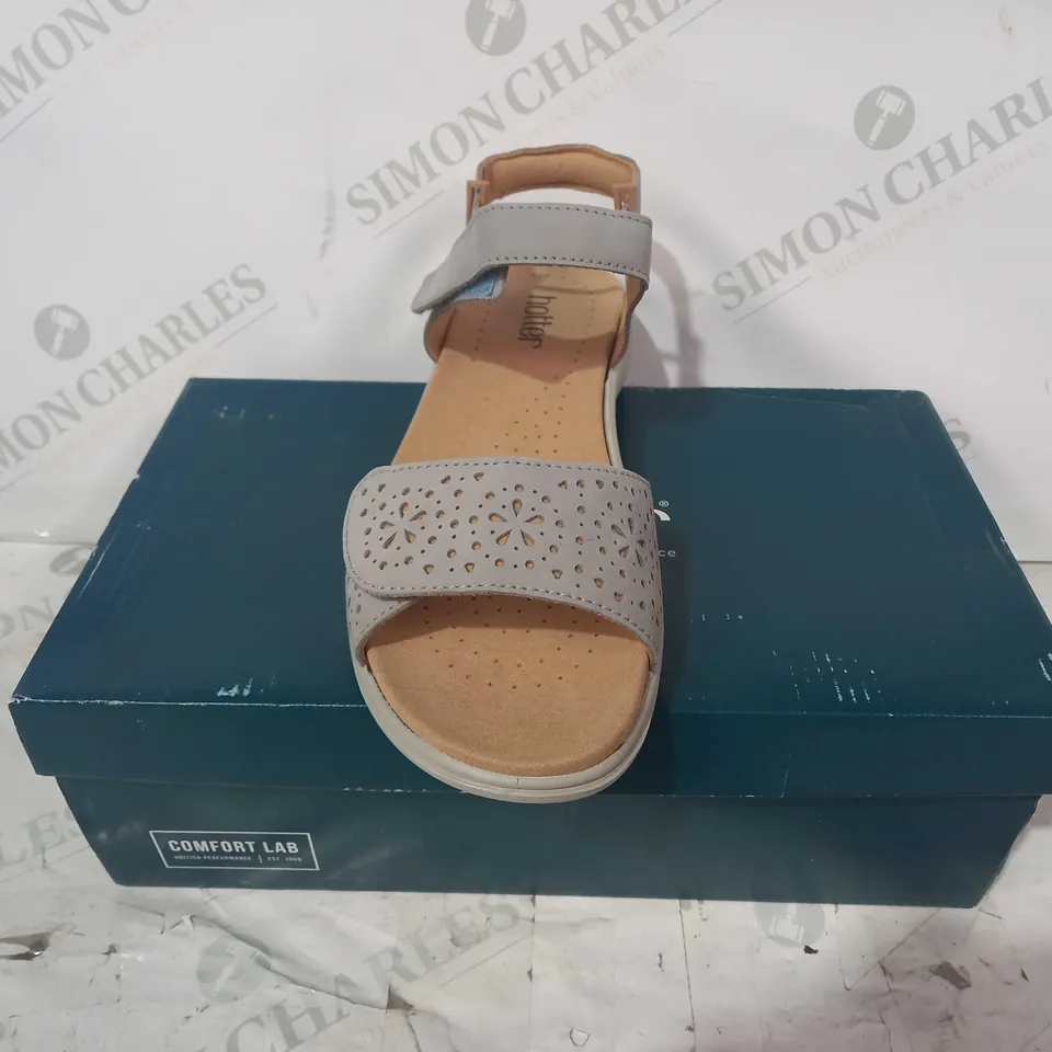 BOXED PAIR OF HOTTER LEAH SKY NUBUCK OPEN TOE SANDALS IN GREY UK SIZE 7.5