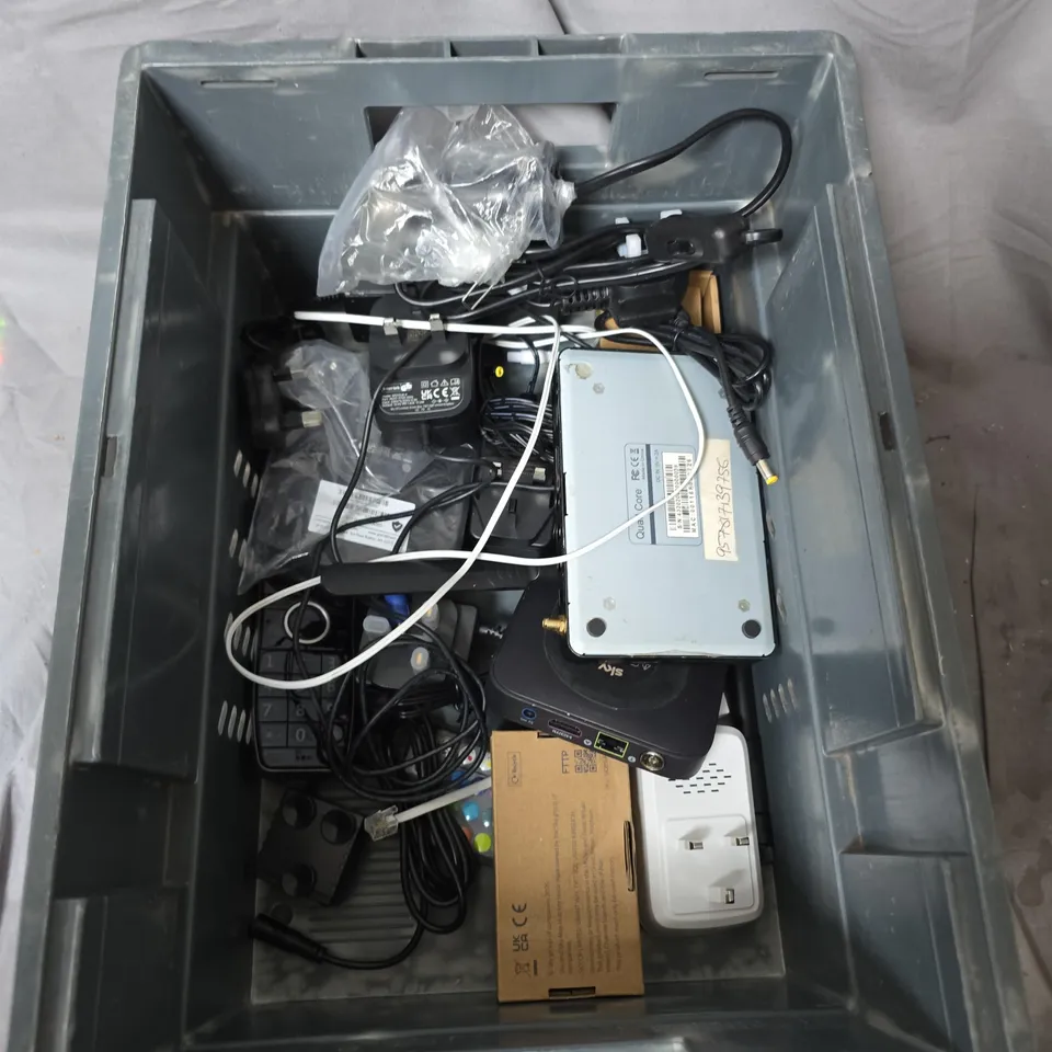 APPROXIMATELY 12 ELECTRONIC ITEMS