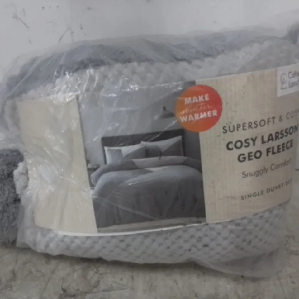 COSY LARSSON GEO FLEECE DUVET COVER