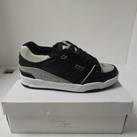 GLOBE FUSION BLACK/STEEL/WHITE UK 11 BOXED