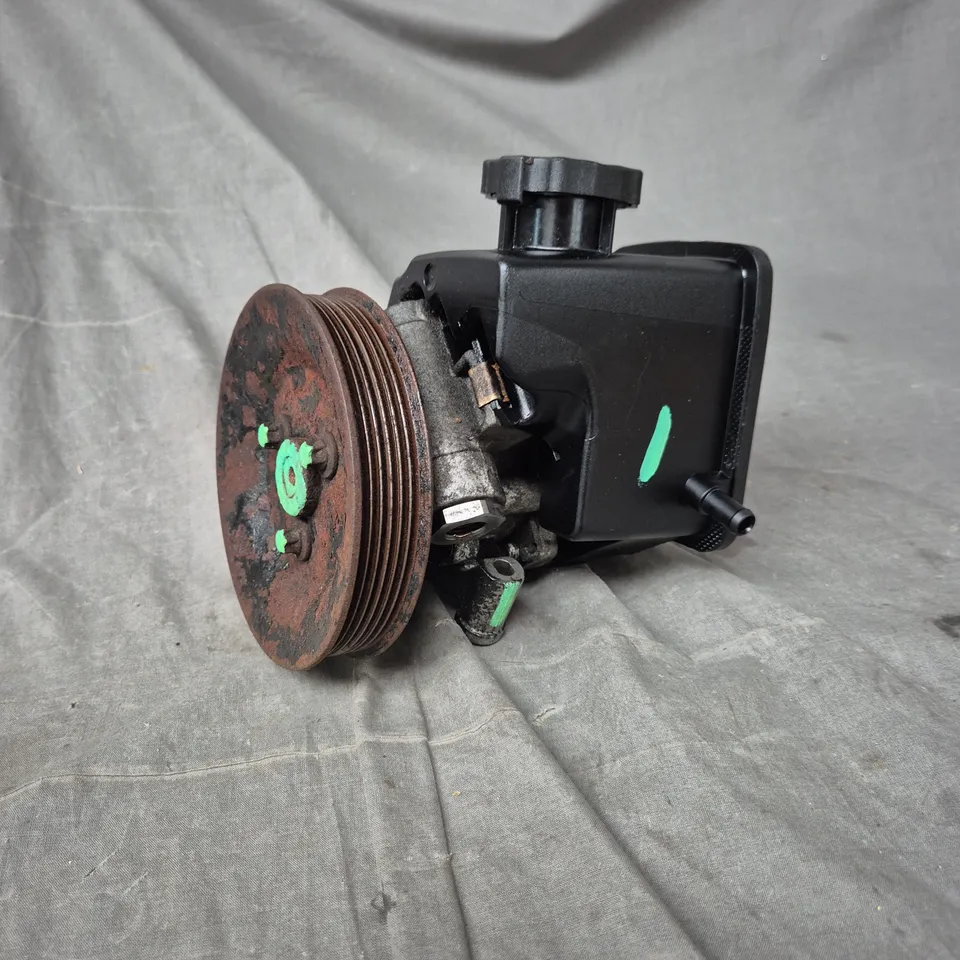 LUK FAHRZEUG-HYDRAULIK 61289 POWER STEERING HYDRAULIC PUMP WITH PULLEY – USED VEHICLE PART - COLLECTION ONLY