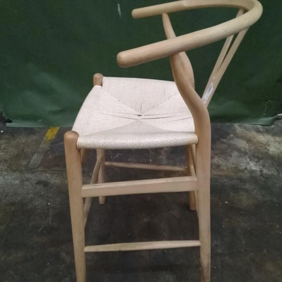 WOODEN BARSTOOL 