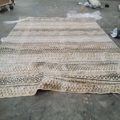 QUALITY DESIGNER AREA RUG - APPROXIMATELY 300X200CM