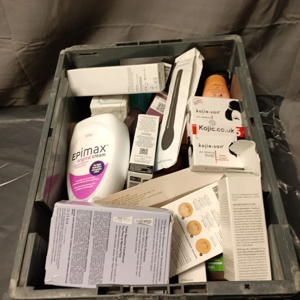 APPROXIMATELY 20 ASSORTED COSMETIC ITEMS INCLUDING EPIMAX CREAM, EXFOLIATING BODY STICK, BAYLISS AND HARDING BODY POLISH, COLOR WOW TRAVEL SET ETC