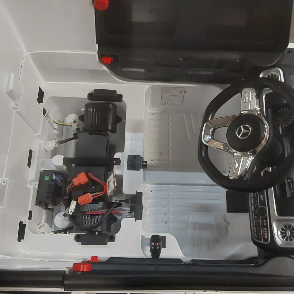 MERCEDES-BENZ STYLE ELECTRIC TOY CAR