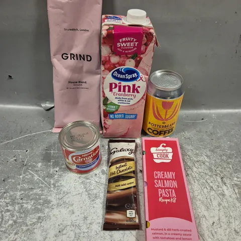 APPROXIMATELY 10 ASSORTED FOOD/DRINK PRODUCTS TO INCLUDE OCEAN SPRAY CRANBERRY DRINK, SIMPLY COOK KIT, GRIND COFFEE ETC