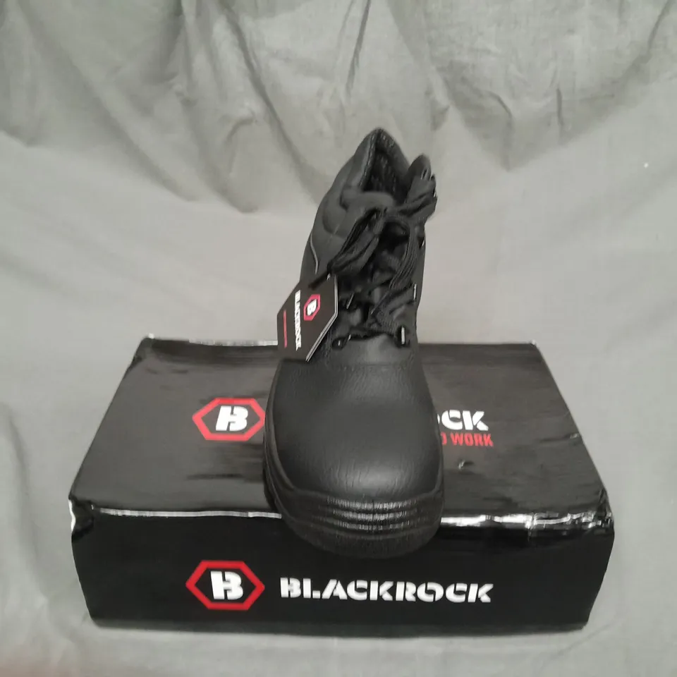 BOXED PAIR OF BLACKROCK CHUKKA SAFETY BOOTS SIZE 8