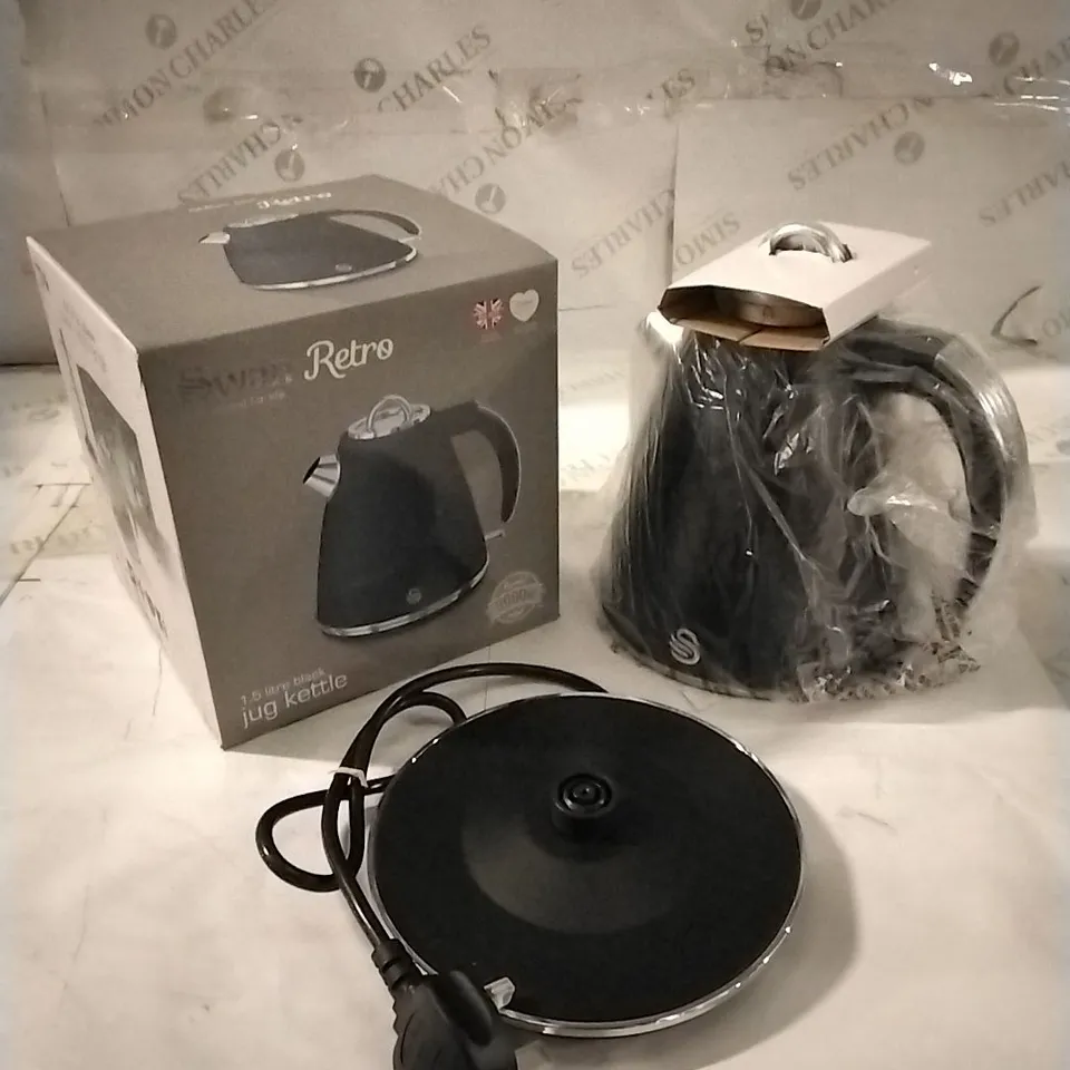BOXED SWAN RETRO 1.5L JUG KETTLE