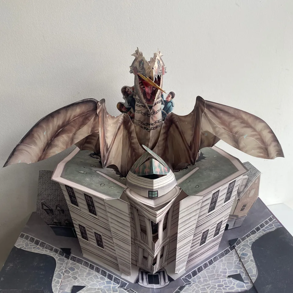 HARRY POTTER POP-UP GUIDE TO THE CREATURES OF THE WIZARDING WORLD 