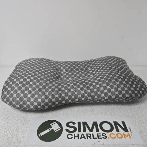 CAGE OF APPROXIMATELY 12 ASSORTED ITEMS TO INCLUDE PILLOW ETC