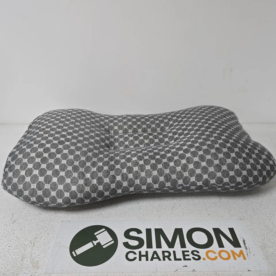 CAGE OF APPROXIMATELY 12 ASSORTED ITEMS TO INCLUDE PILLOW ETC