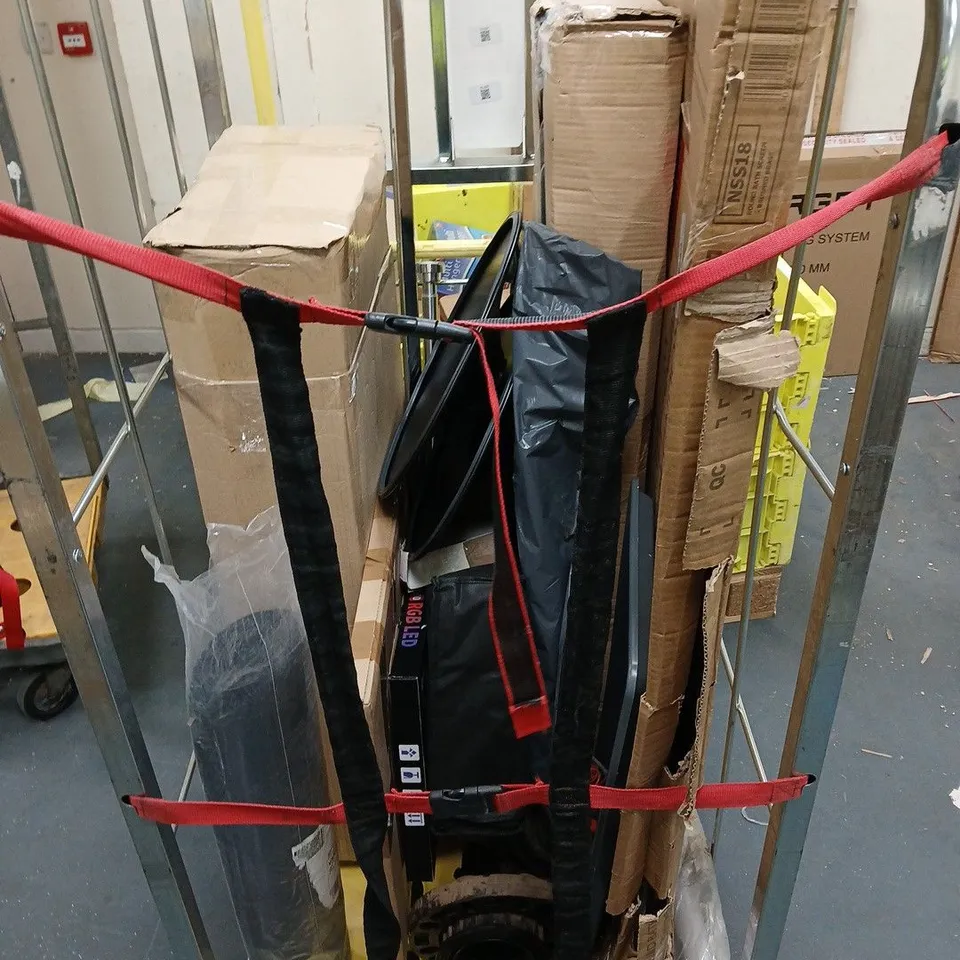 CAGE OF APPROXIMATELY 8 ASSORTED HOUSEHOLD ITEMS TO INCLUDE - ROUND BATH SCREEN, DIVCHI SHOE TRAY, AND HOME RUGS ETC. - COLLECTION ONLY 