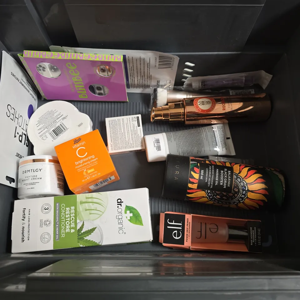 LOT OF APPROXIMATELY 22 ASSORTED HEALTH AND BEAUTY ITEMS TO INCLUDE RASCALS STYLING PASTE, AMWERICAN DREAM BODY LOTION AND COCOA BUTTER