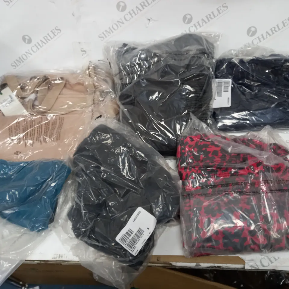 LOT OF APPROX 25 TO INCLUDE TSHIRTS, ETC