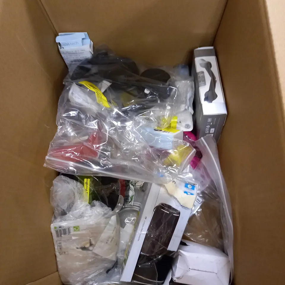 LOT OF APPROXIMATELY 20 ELECTRICAL ITEMS TO INCLUDE PORTABLE BLUETOOTH SPEAKER, OPTICAL MOUSE, ONE FOR ALL INDOOR AERIAL ETC